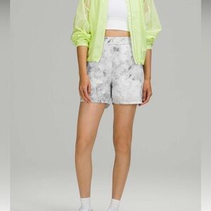 Lululemon Flat-Front Relaxed Short 4.5" - Aquila Rhino Grey Multi